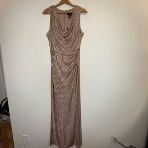 Cachet Plunging Neck Ruched Bodycon Formal Evening Gown Sexy Sparkling Gold Sz 8